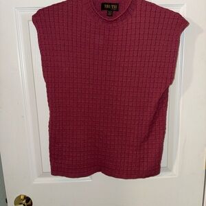 Truth Sleeveless Textured Top in Burgundy